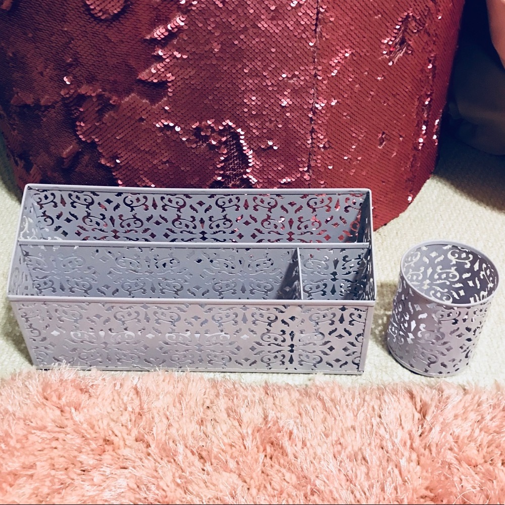 🌸OFFERS?🌸 Desk Set